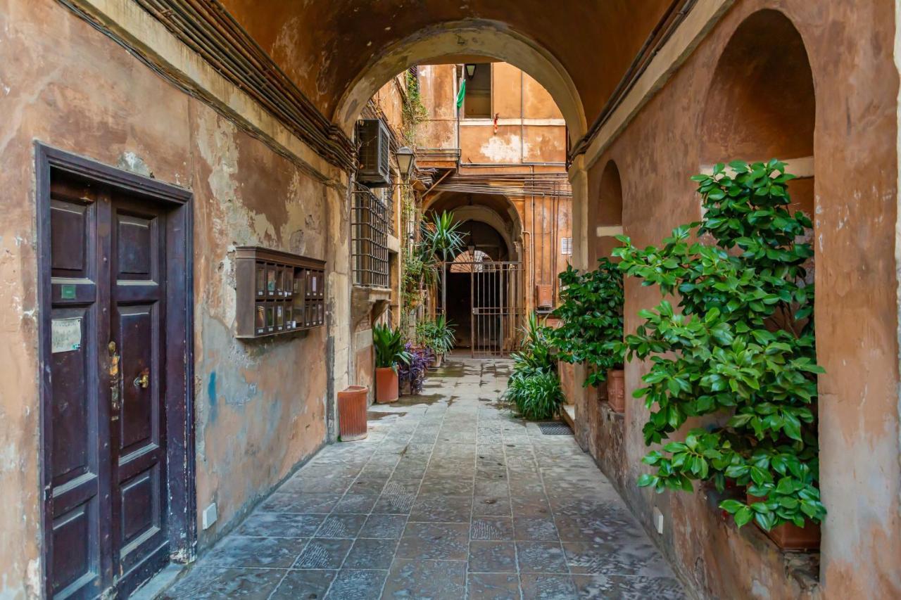 Апартаменты Al Cortile Del Moro Рим Экстерьер фото