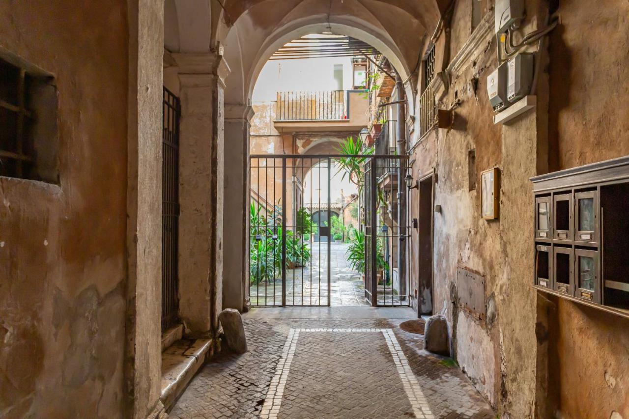 Апартаменты Al Cortile Del Moro Рим Экстерьер фото